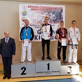 powiększ zdjęcie: Młodzi legniczanie wicemistrzami Polski w taekwon-do