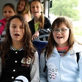 Rozśpiewane pociągi i autobusy promują 49. Ogólnopolski Turniej Chórów Legnica Cantat