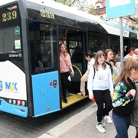 powiększ zdjęcie: Rozśpiewane pociągi i autobusy promują 49. Ogólnopolski Turniej Chórów Legnica Cantat