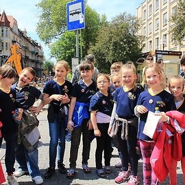 powiększ zdjęcie: Rozśpiewane pociągi i autobusy promują 49. Ogólnopolski Turniej Chórów Legnica Cantat