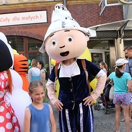 powiększ zdjęcie: Setki dzieci na czwartych urodzinach Julka