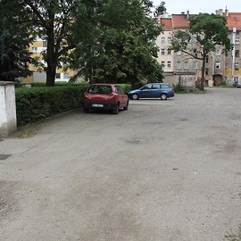 powiększ zdjęcie: Kto zmodernizuje podwórze przed żłobkiem przy ul. Anielewicza?