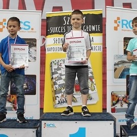 powiększ zdjęcie: Złote medale legnickich szachistów na turnieju w Lubinie