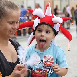 powiększ zdjęcie: Pomagaliśmy biało-czerwonym w rodzinnej strefie kibicowania
