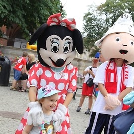 powiększ zdjęcie: Pomagaliśmy biało-czerwonym w rodzinnej strefie kibicowania