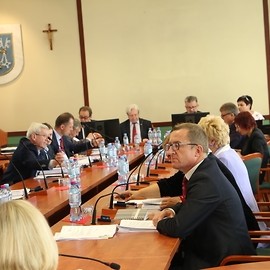 powiększ zdjęcie: Więcej pieniędzy na inwestycje i ogrzewanie ekologiczne