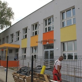 powiększ zdjęcie: Nowe przedszkole i żłobek przy ul. Krzemienieckiej. Prace na ukończeniu