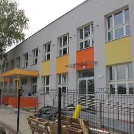 powiększ zdjęcie: Nowe przedszkole i żłobek przy ul. Krzemienieckiej. Prace na ukończeniu