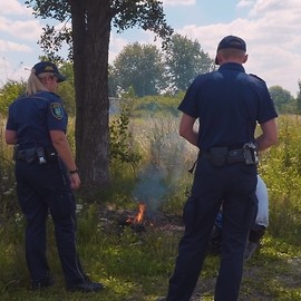 Opalał przewody elektryczne, dostał mandat