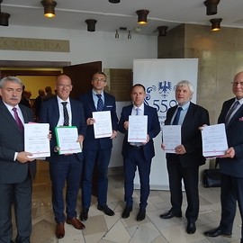 powiększ zdjęcie: Legnickie MPK wyróżnione prestiżową nagrodą ekologiczną
