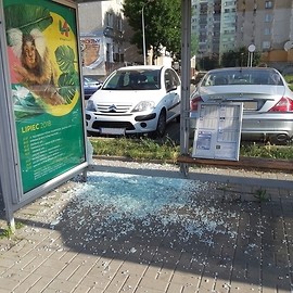 Wandale zniszczyli kolejną wiatę przystankową