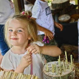 powiększ zdjęcie: Legniczanie budowali domki dla owadów