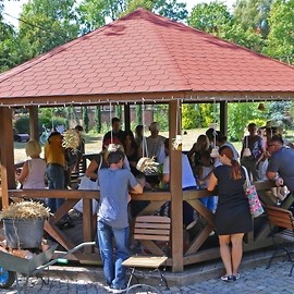 powiększ zdjęcie: Legniczanie budowali domki dla owadów