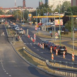 Przebudowa al. Piłsudskiego. Asfalt na jezdni południowej