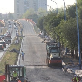 powiększ zdjęcie: Przebudowa al. Piłsudskiego. Asfalt na jezdni południowej