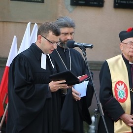 powiększ zdjęcie: Legnica uczciła 79. rocznicę napaści Niemiec na Polskę