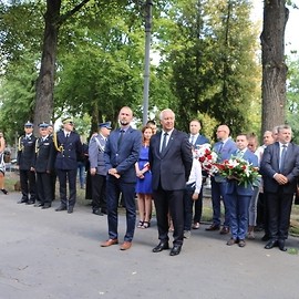 powiększ zdjęcie: Legnica uczciła 79. rocznicę napaści Niemiec na Polskę