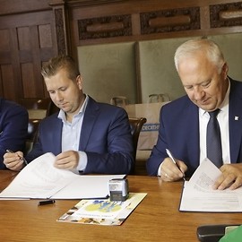 Decathlon dołączył do legnickich firm wspierających duże rodziny