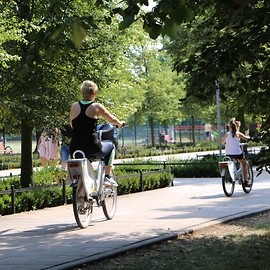 Senior na drodze – bezpieczny i świadomy. Porozmawiaj z ekspertami o zagrożeniach