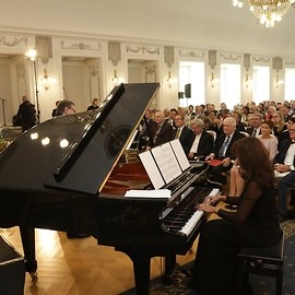 powiększ zdjęcie: Laureaci Nagrody Kulturalnej Śląska wyróżnieni w Legnicy