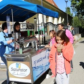 powiększ zdjęcie: Legniczanie cieszyli się pogodą, wypoczynkiem i latawcami