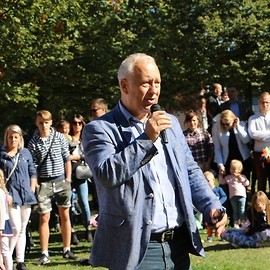 powiększ zdjęcie: Legniczanie cieszyli się pogodą, wypoczynkiem i latawcami