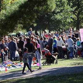 powiększ zdjęcie: Legniczanie cieszyli się pogodą, wypoczynkiem i latawcami