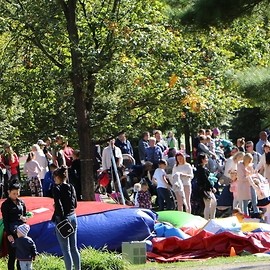 powiększ zdjęcie: Legniczanie cieszyli się pogodą, wypoczynkiem i latawcami