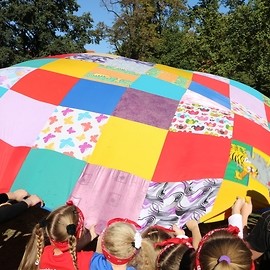 powiększ zdjęcie: Legniczanie cieszyli się pogodą, wypoczynkiem i latawcami