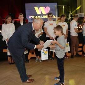powiększ zdjęcie: Woluntariusze z #TEAMLegnica podsumowali swoją działalność