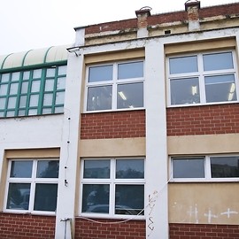 powiększ zdjęcie: Ocieplanie i wymiana okien w budynkach Zespołu Szkół Integracyjnych