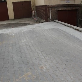 powiększ zdjęcie: Trwa modernizacja podwórza przy ul. Anielewicza
