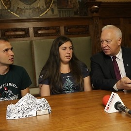powiększ zdjęcie: Legniczanie 100-lecie niepodległości uczcili w Himalajach