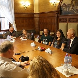 powiększ zdjęcie: Legniczanie 100-lecie niepodległości uczcili w Himalajach