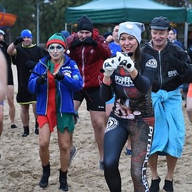 powiększ zdjęcie: Legnickie Morsy rozpoczęły sezon. Żadna grypa ich nie weźmie