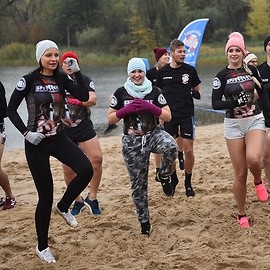 powiększ zdjęcie: Legnickie Morsy rozpoczęły sezon. Żadna grypa ich nie weźmie