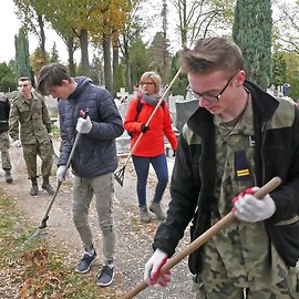 powiększ zdjęcie: Miejski wolontariat pomaga w potrzebie i organizuje akcje