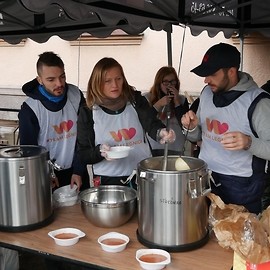 powiększ zdjęcie: Miejski wolontariat pomaga w potrzebie i organizuje akcje