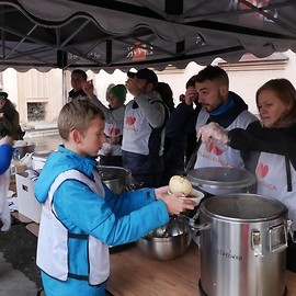 powiększ zdjęcie: Miejski wolontariat pomaga w potrzebie i organizuje akcje
