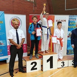 powiększ zdjęcie: Świetny występ legnickich karateków w Pucharze Polski