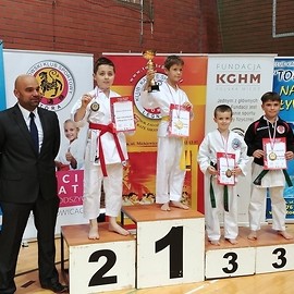 powiększ zdjęcie: Świetny występ legnickich karateków w Pucharze Polski