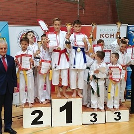 powiększ zdjęcie: Świetny występ legnickich karateków w Pucharze Polski