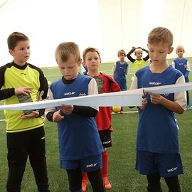 powiększ zdjęcie: Nowoczesna hala piłkarska powstała na byłym lotnisku