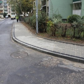 Na Piekarach C miasto wyremontowało kolejny chodnik