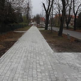 Przy ul. Powstańców Śląskich już niebawem chodnik będzie odnowiony