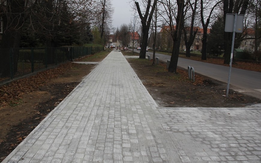 Przy ul. Powstańców Śląskich już niebawem chodnik będzie odnowiony
