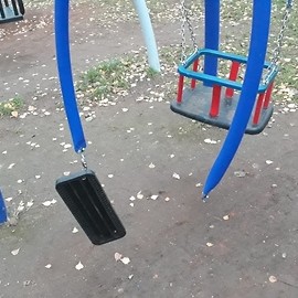 powiększ zdjęcie: Złodzieje notorycznie okradają place zabaw w parku Miejskim