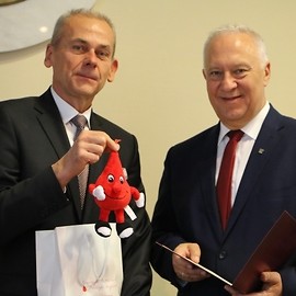 powiększ zdjęcie: Krwiodawcy oddają siebie, by nas ratować. Jesteśmy im wdzięczni