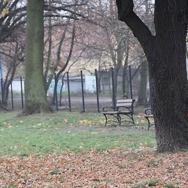 powiększ zdjęcie: LBO 2018. Skwer wypoczynkowy przy ul. Oświęcimskiej już ogrodzony