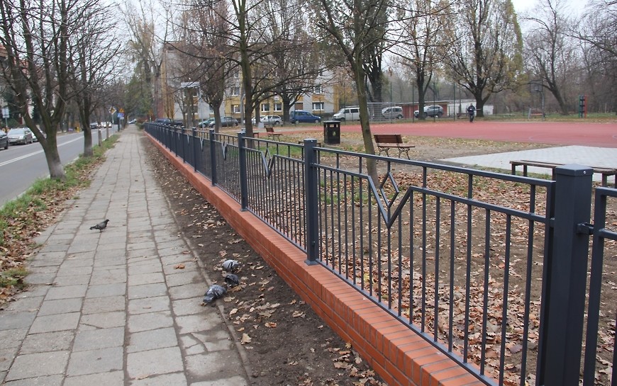 LBO 2018. Skwer wypoczynkowy przy ul. Oświęcimskiej już ogrodzony